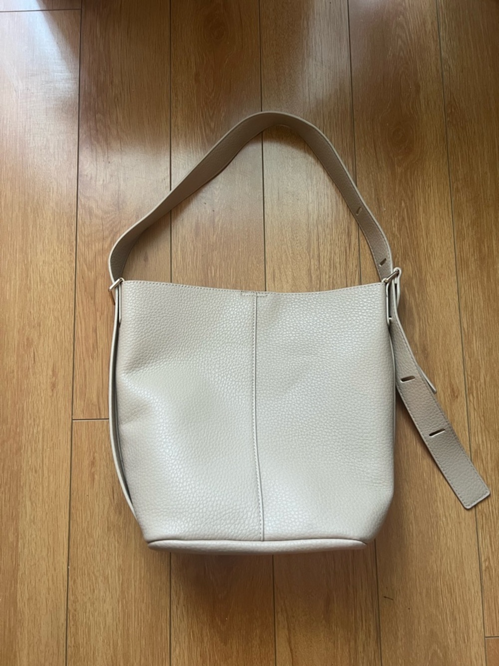 Classic Cream Leather Shoulder Bag - Minimalist Bucket Tote